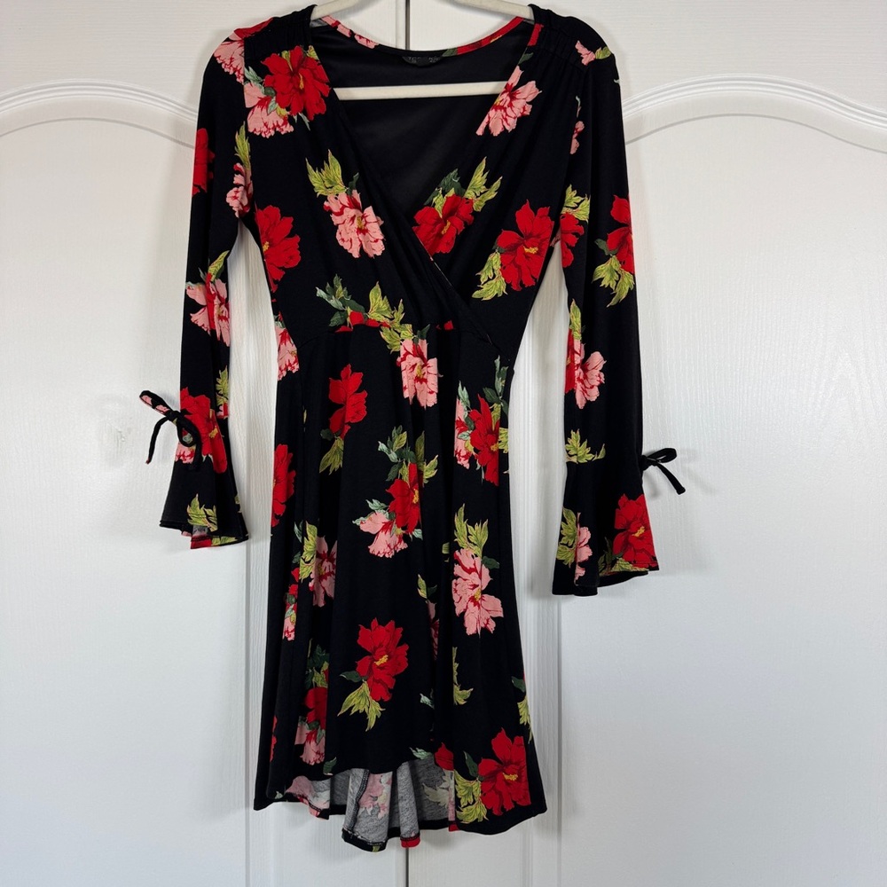 Topshop Black Floral Bell Sleeve Wrap Style Mini Dress Size 6 - Picture 2 of 9